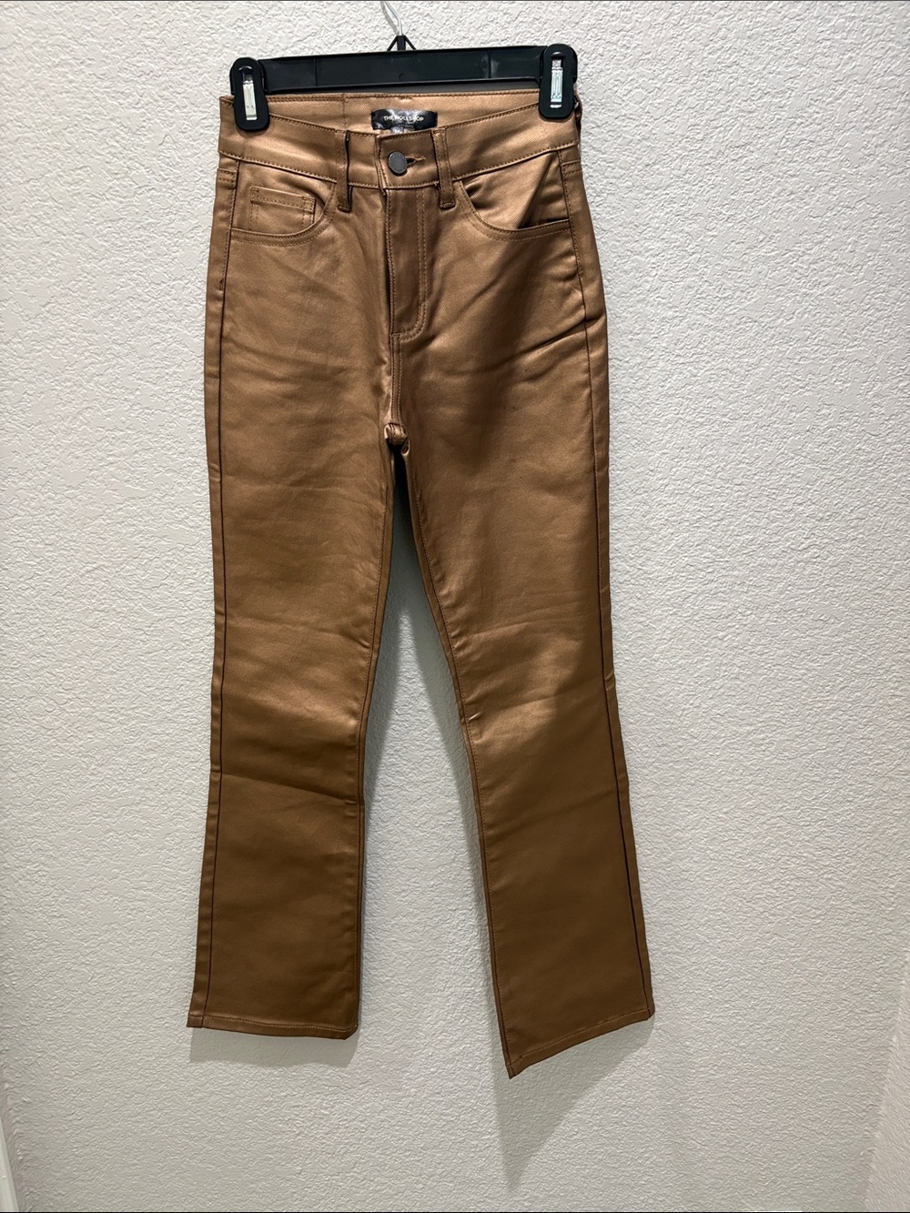 New without TagsThe Noli Shop Aria Coated Flare Jeans - Gold Metallic Petite 24